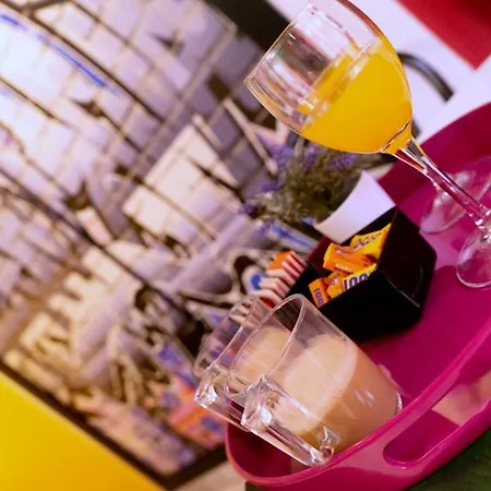 Pop-art, Junto A La Plaza Mayor, By My In 아파트